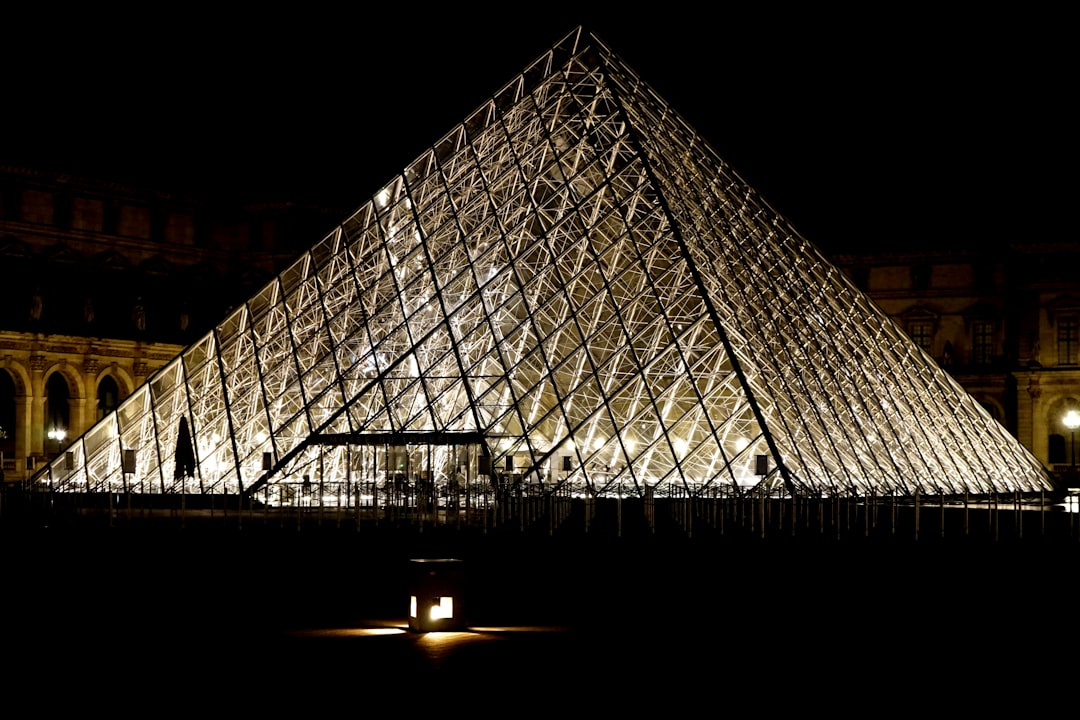 travelers stories about Landmark in Louvre Museum, France