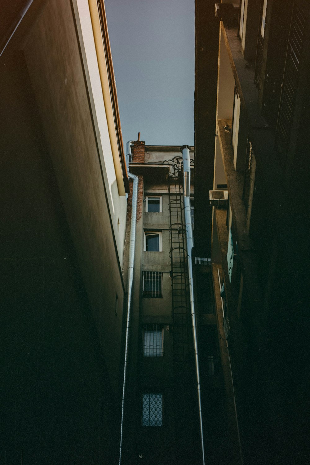 brown concrete building