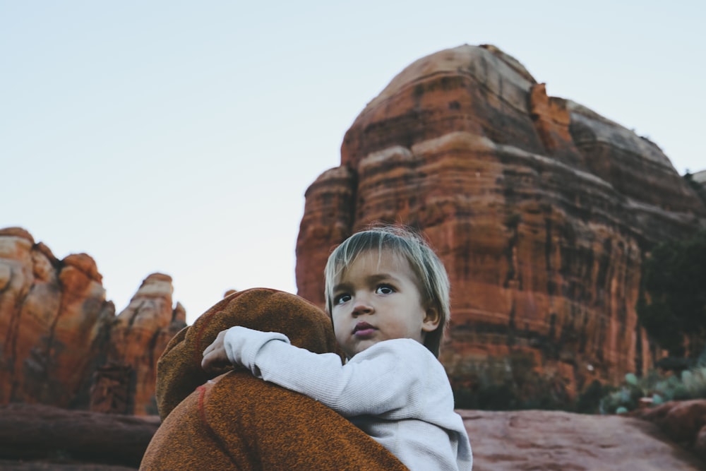 boy in gray long-sleeved shirt