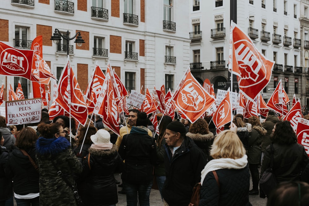 people in rally holding red UGT banners