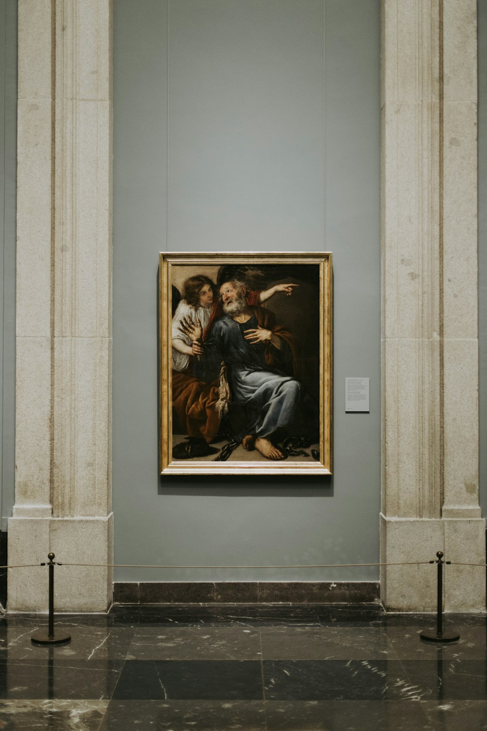 pintura do homem e da mulher com moldura dourada