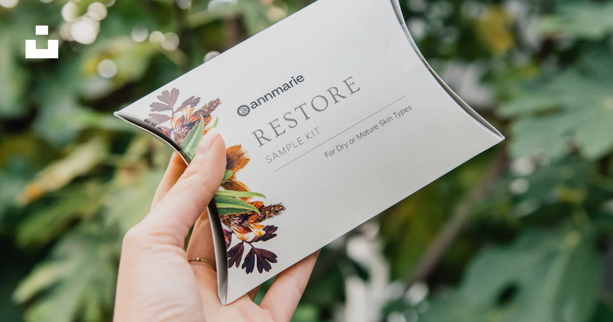 White Restore White Restore box photo – Free Brown Image on Unsplash