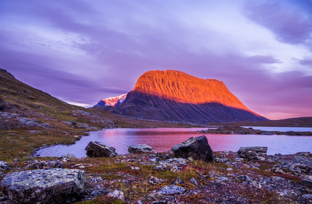 Voir la photographie Brown Mountain pendant la journée