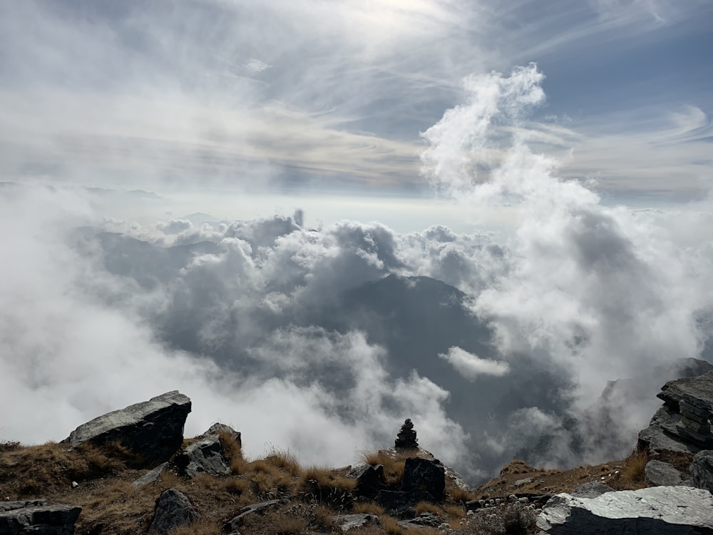 cielo nuvoloso durante il giorno