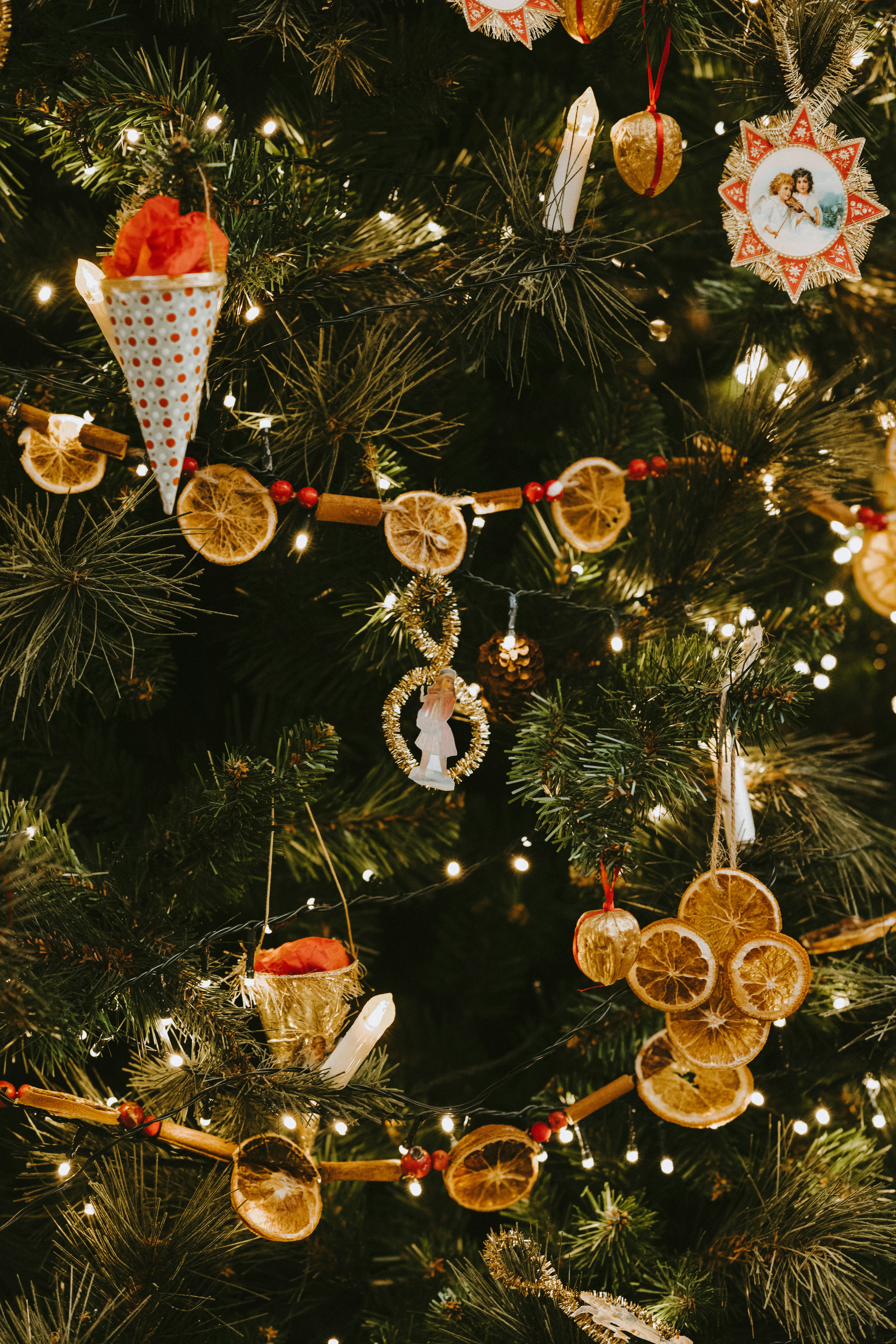 Christmas tree with bauble photos - photo by Annie Spratt on unsplash.com