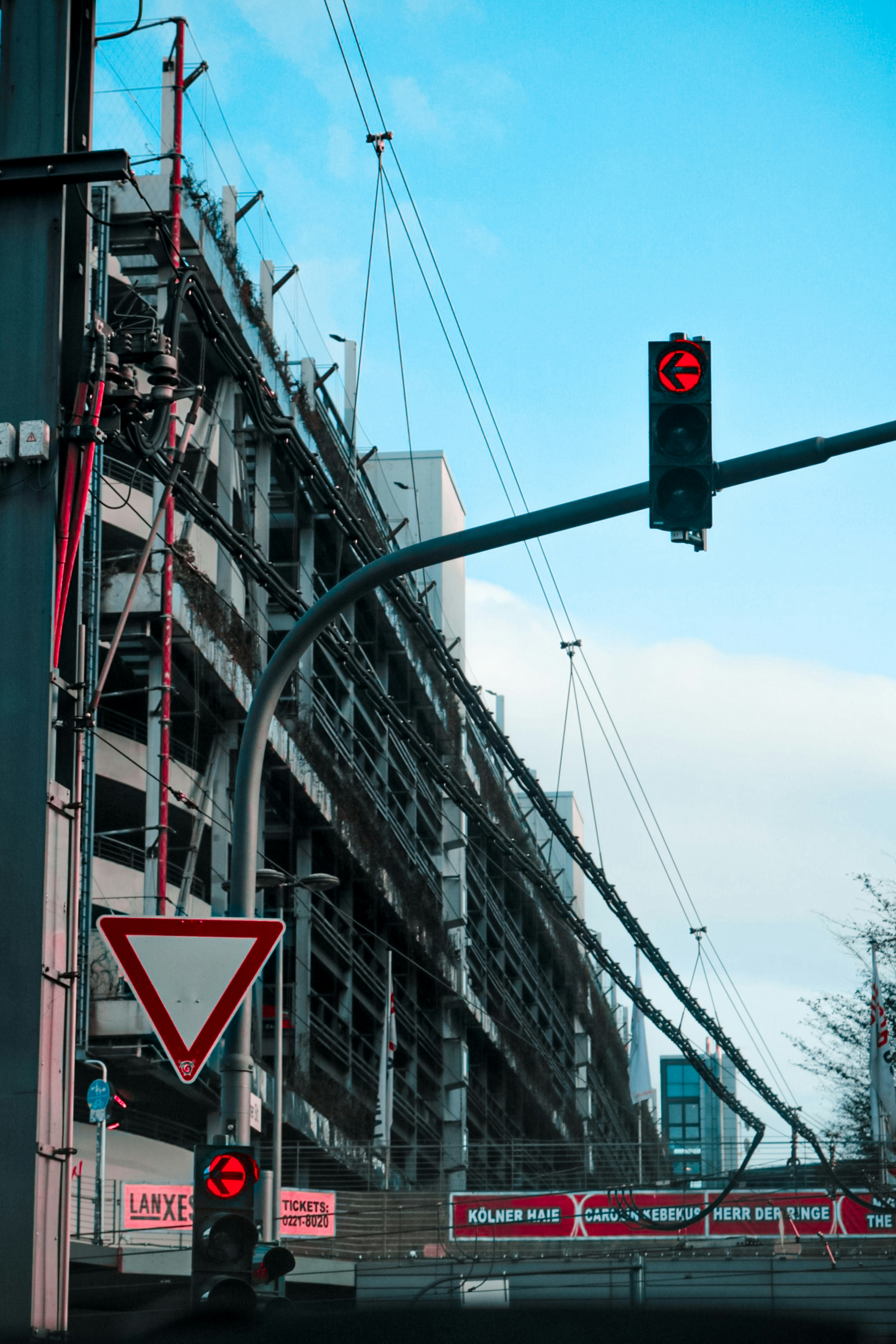 black traffic light indicating stop