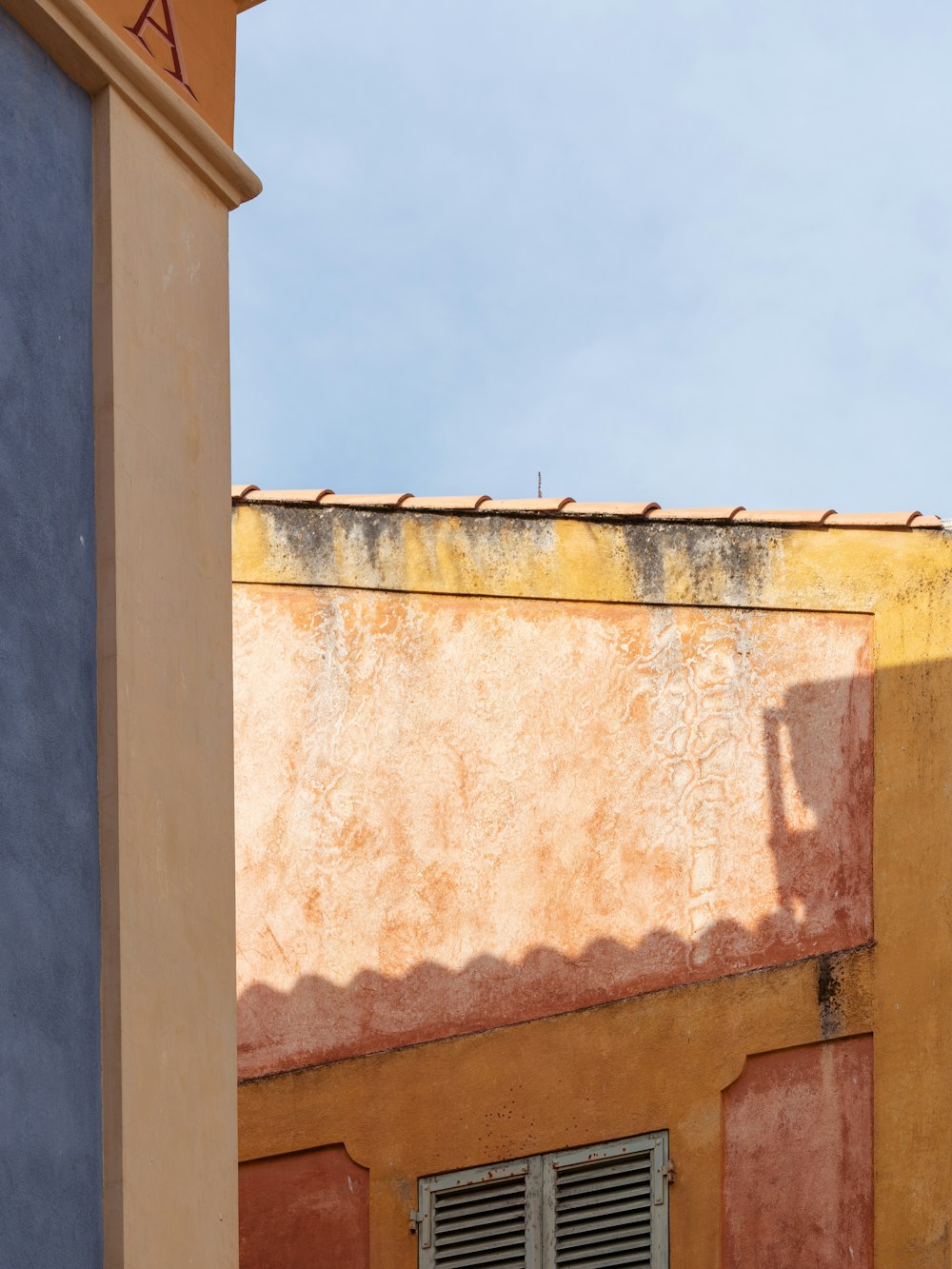 brown concrete building