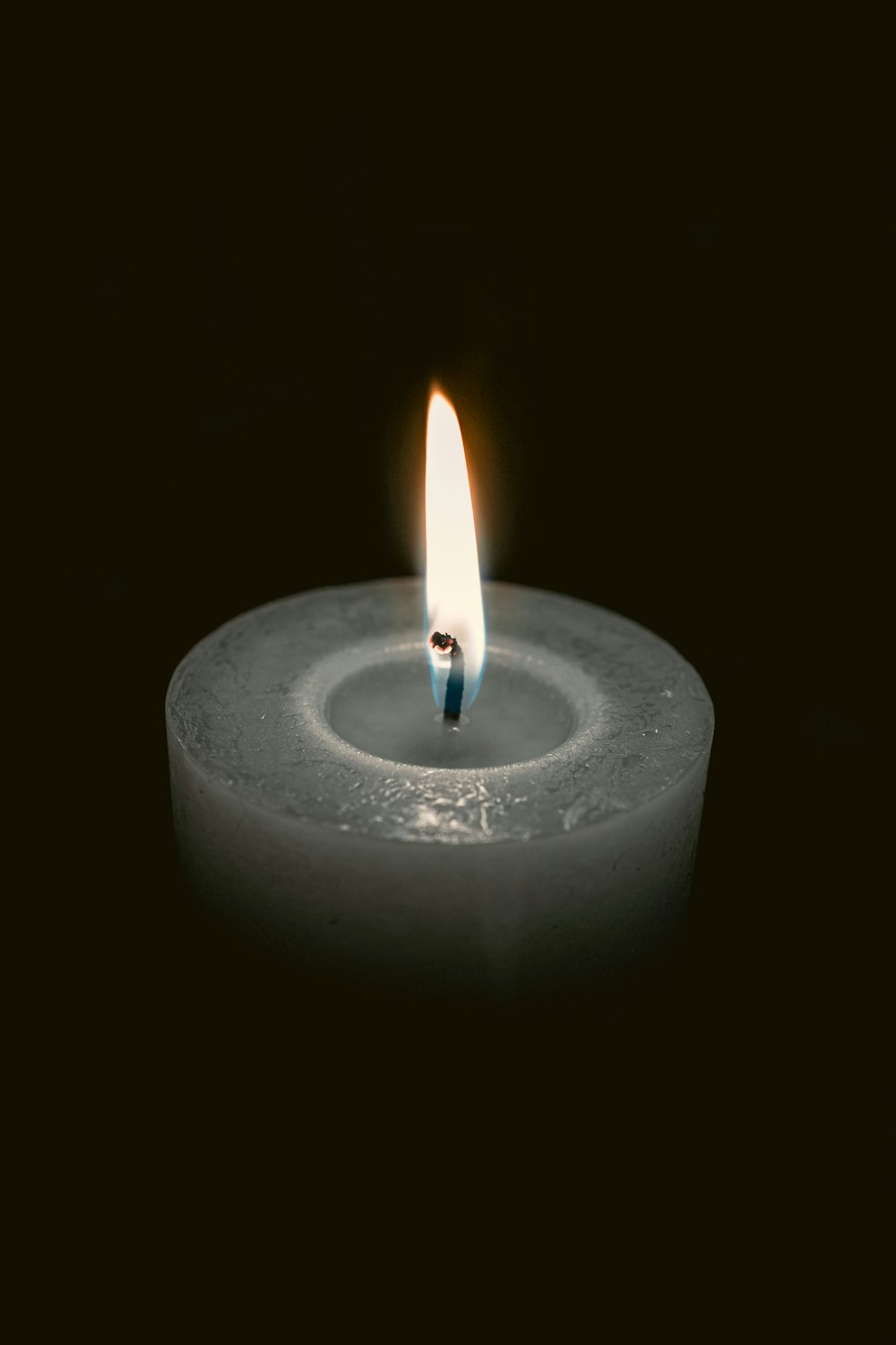 white pillar candle