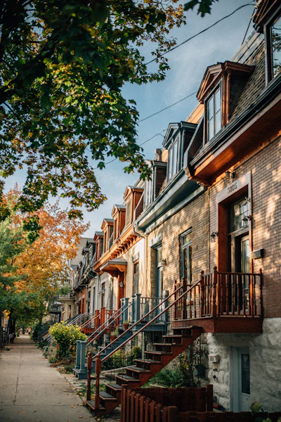 Plateau-Mont-Royal — maisons victoriennes colorées