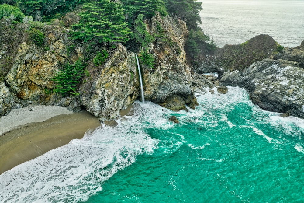 aerial photography of waves crashing on seashore