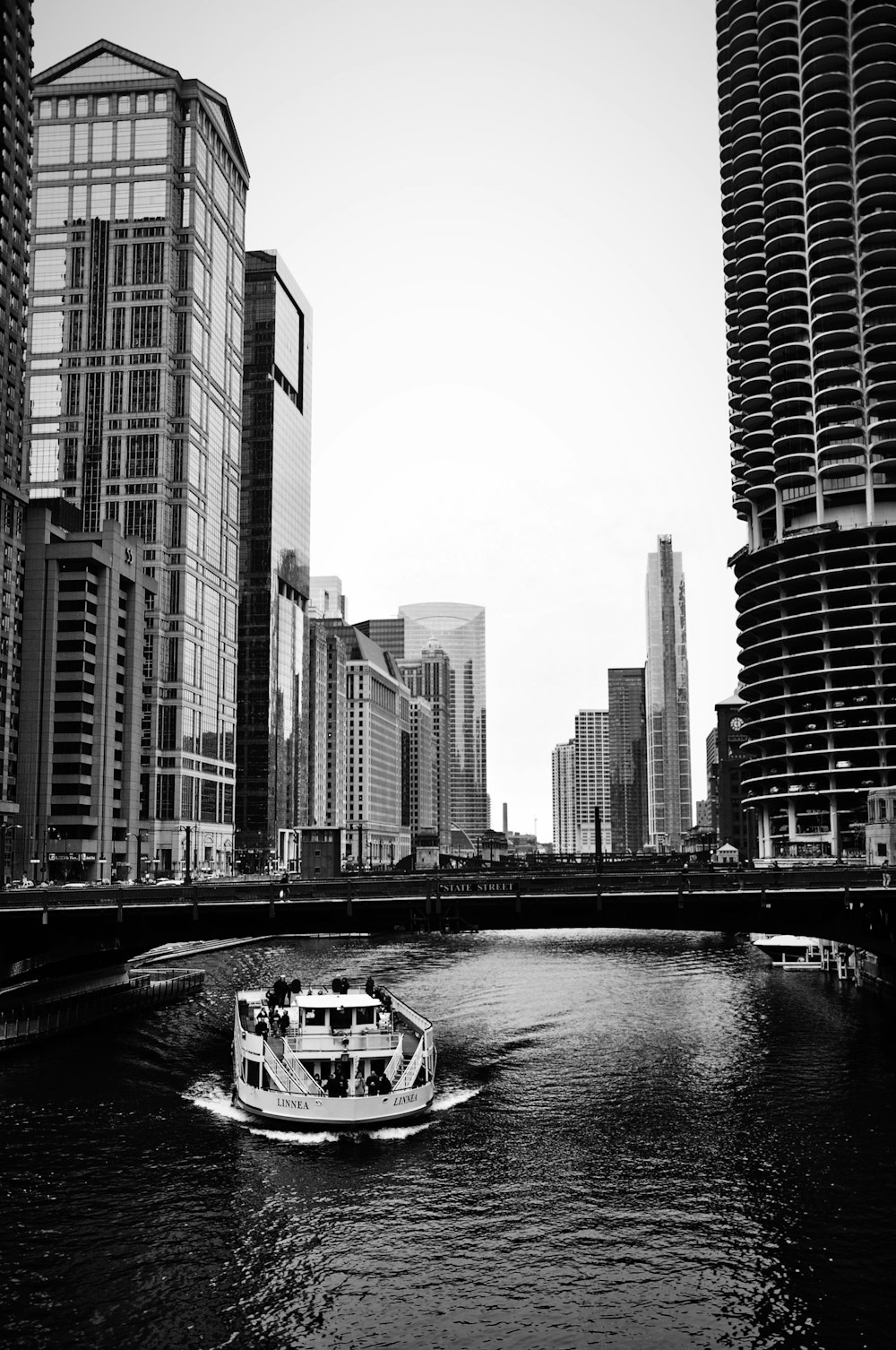 boat on the body of water photograph