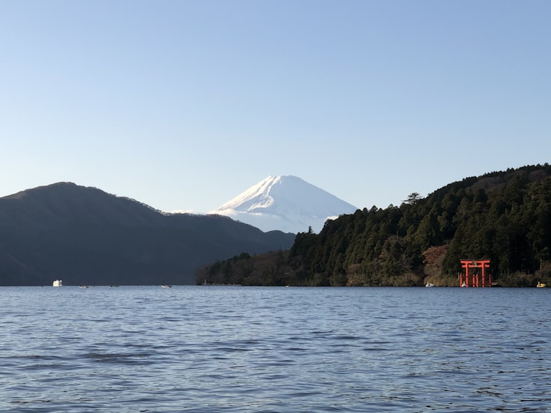 Menikmati pemandangan Gunung Fuji dari Hakone