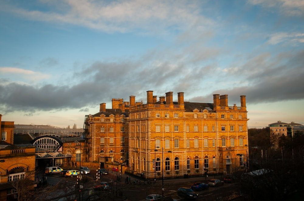 a large yellow building with a sky background