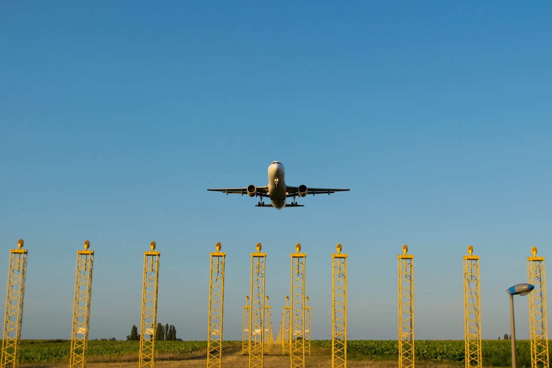 shallow focus photo of gray airplane, 