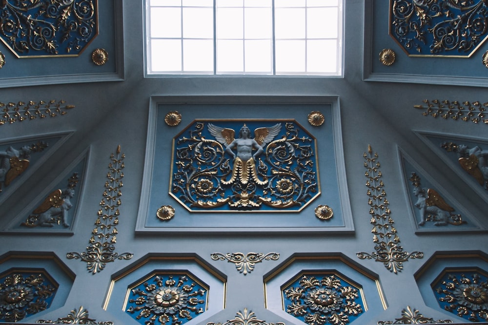Interior de construcción azul