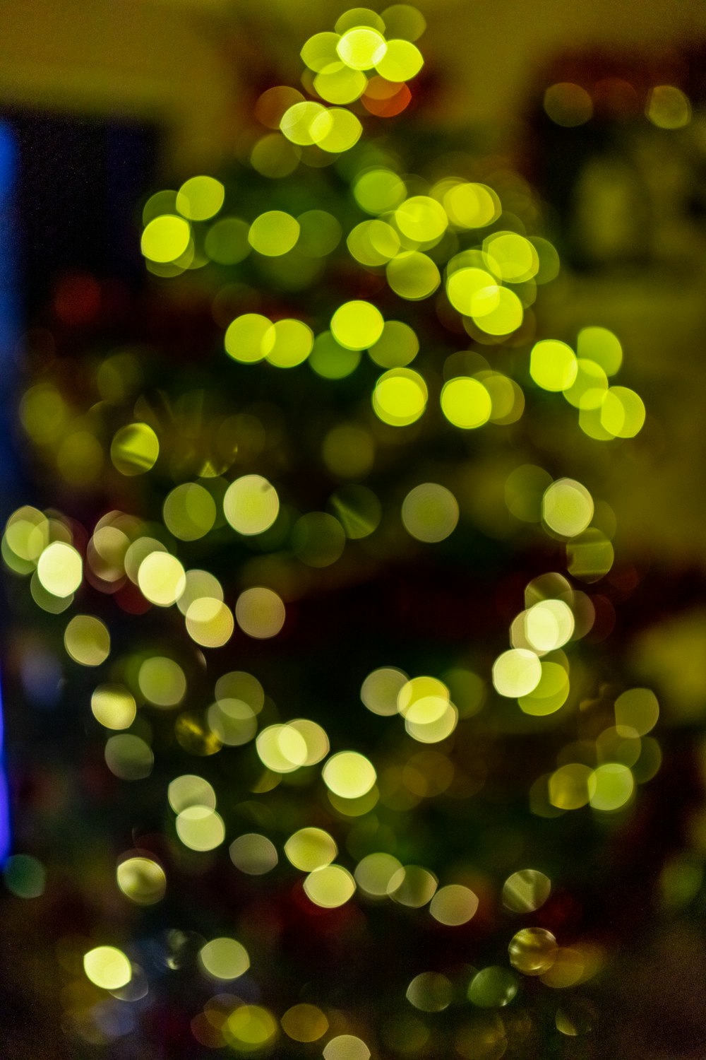 Gelbe und grüne Bokeh-Lichter