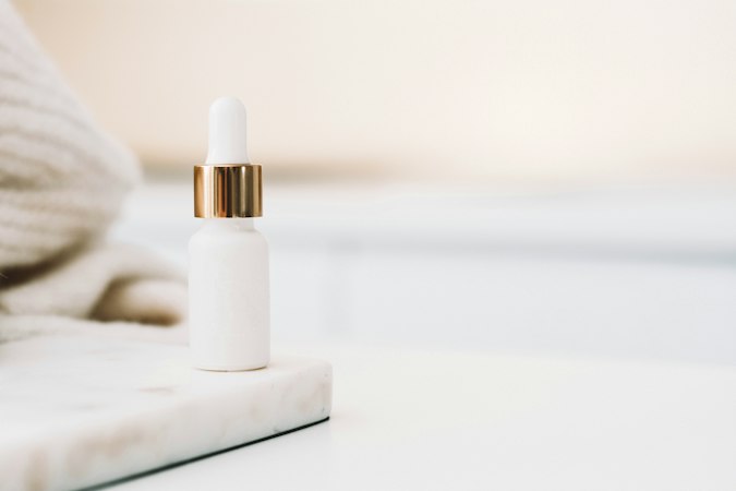 Minimalist vs Maximalist Beauty: The Ultimate Guide for 2026