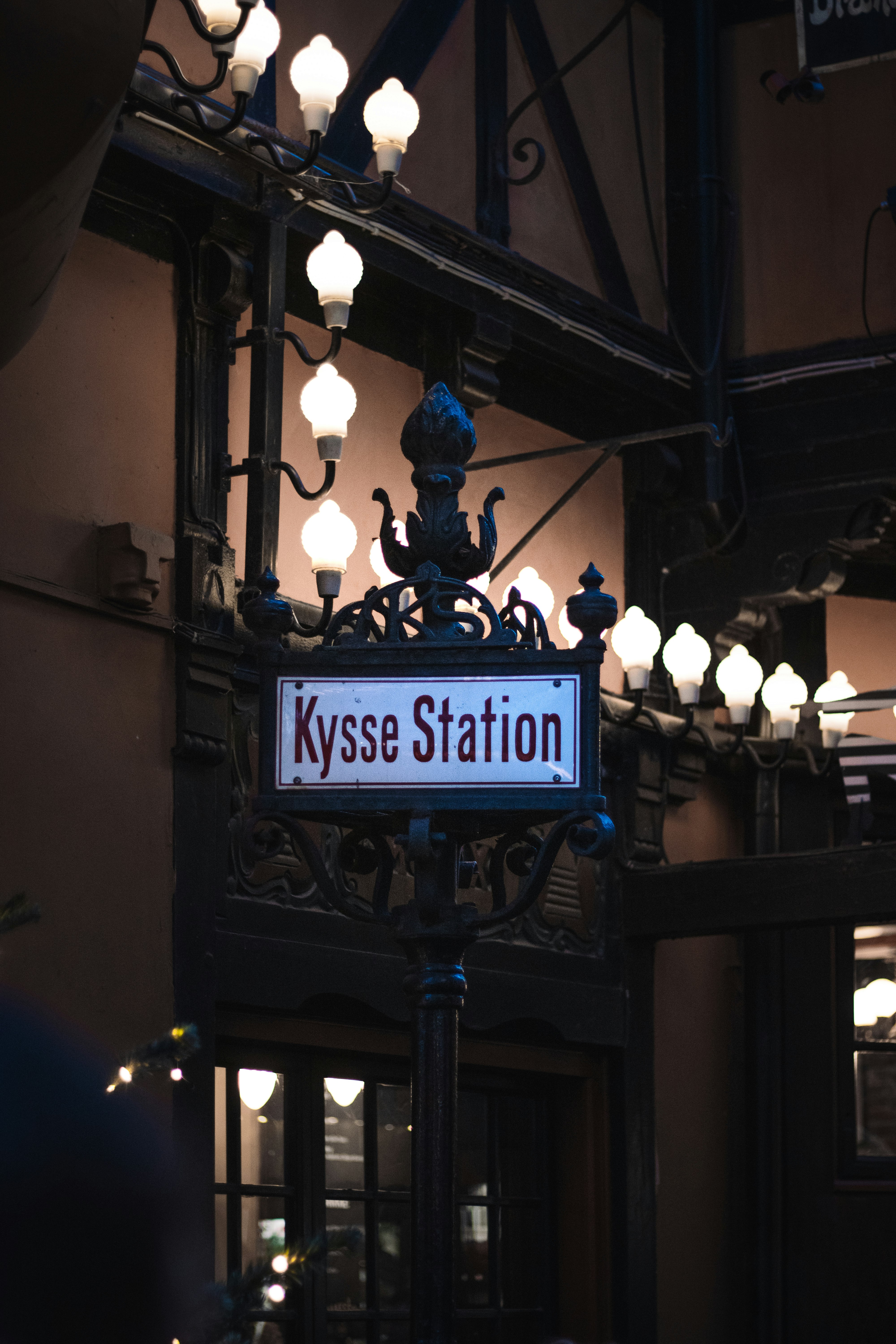 Kysse Station sign near lighted lamps