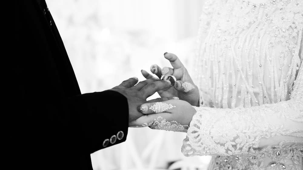 wedding couple changing wedding rings