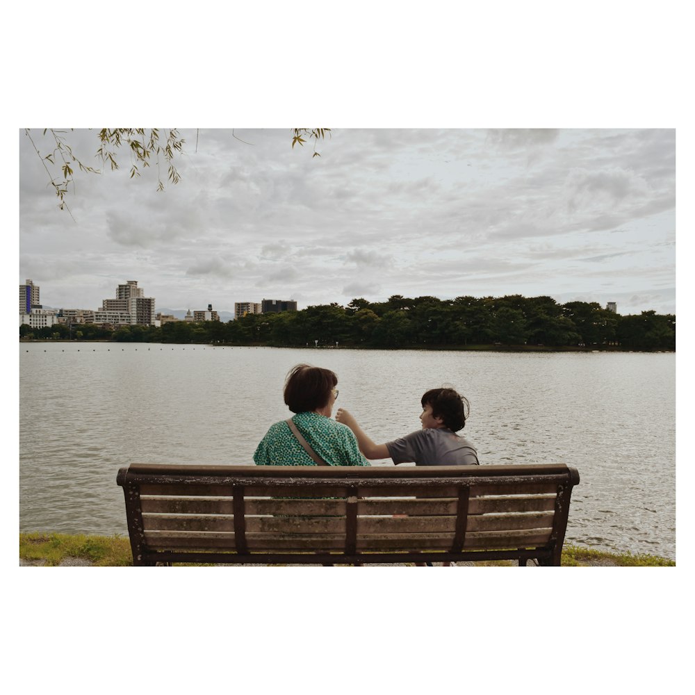 woman and man sits on bench