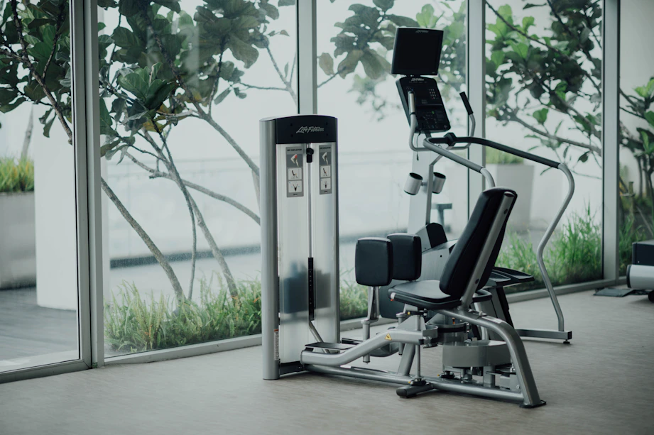 black fitness machine