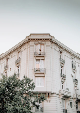 Wide shot of Casa Serenă’s elegant facade in Călărași against a clear blue sky.
