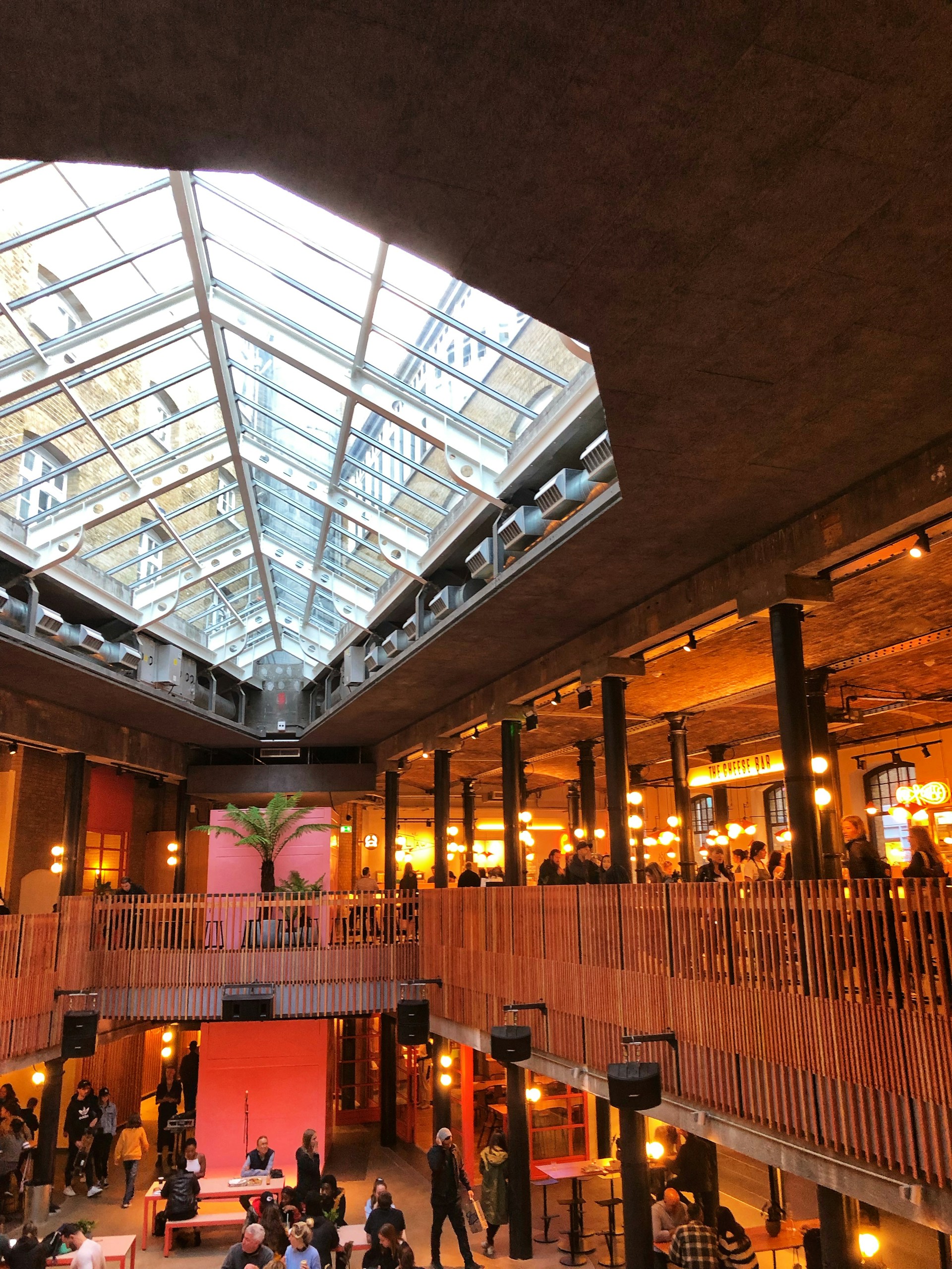 gray computer monitor