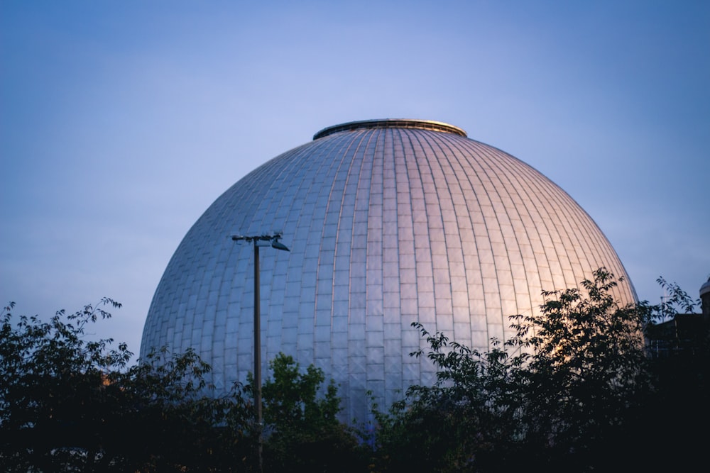 gray concrete dome building