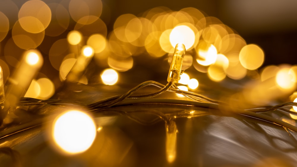 a bunch of lights that are on a table