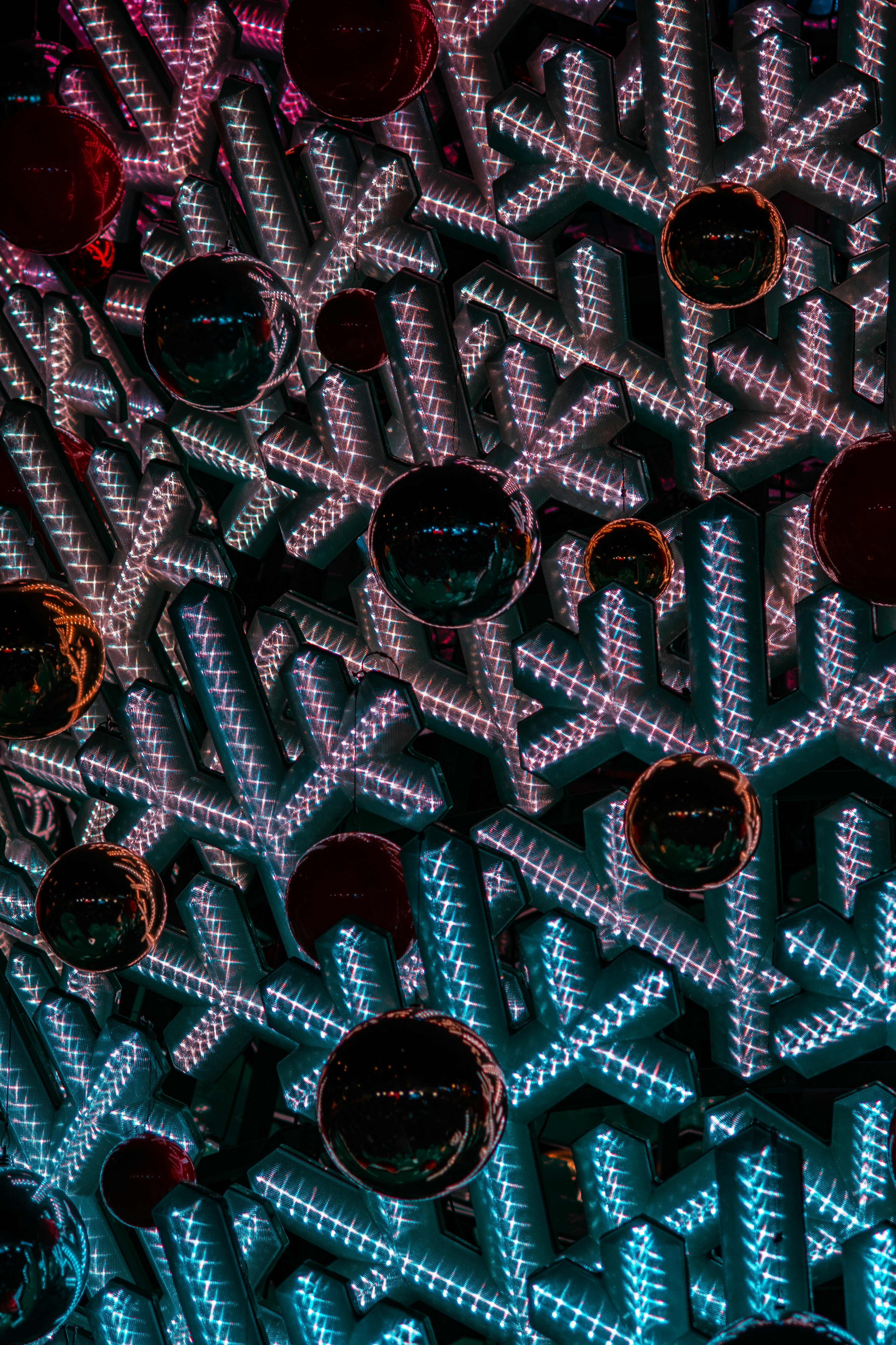 a group of lights that are next to each other