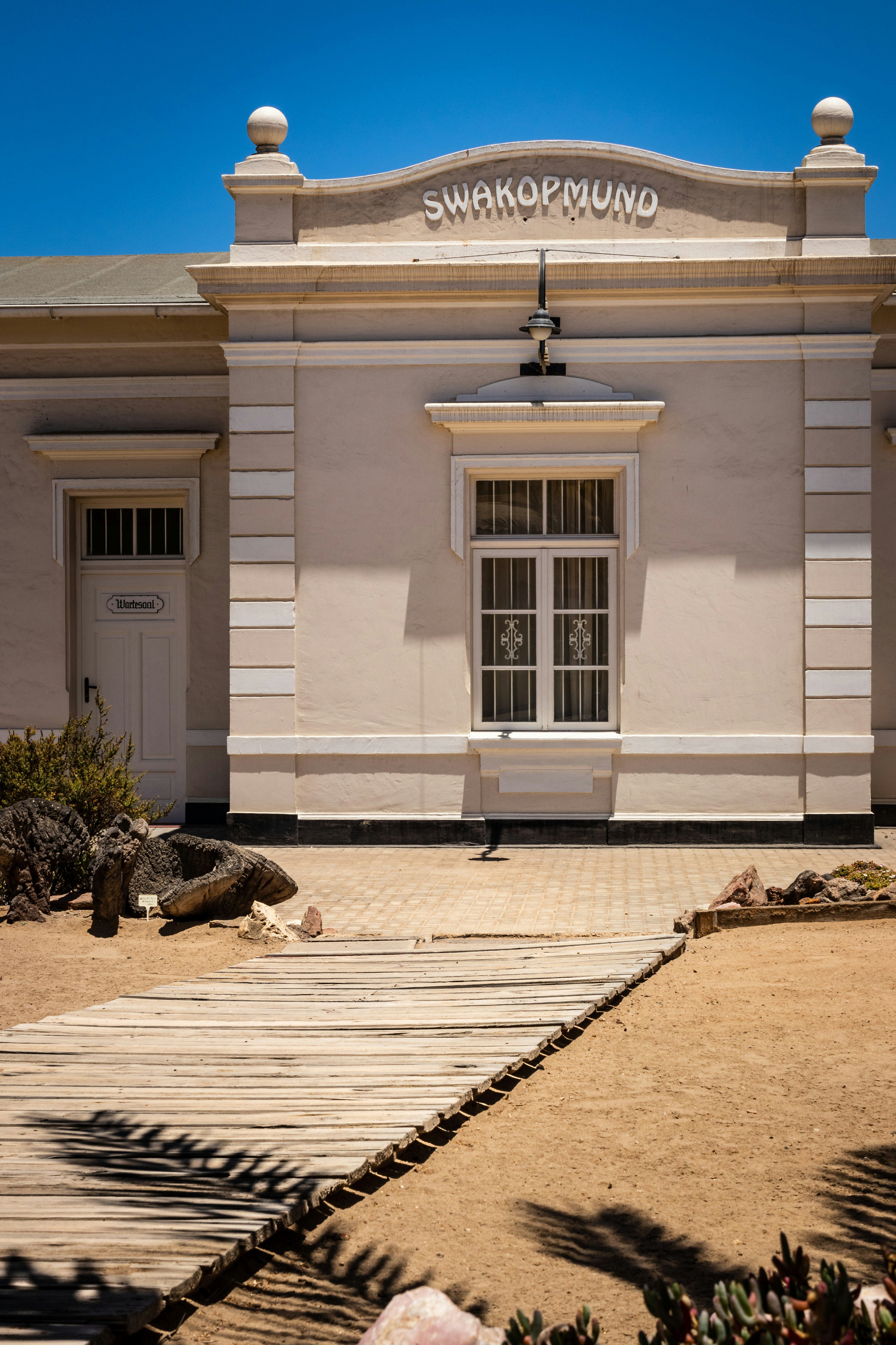 photo-1576599255816-59e708b25713 أبسطهالك: أفضل شركة لخدمات حكومية في ناميبيا