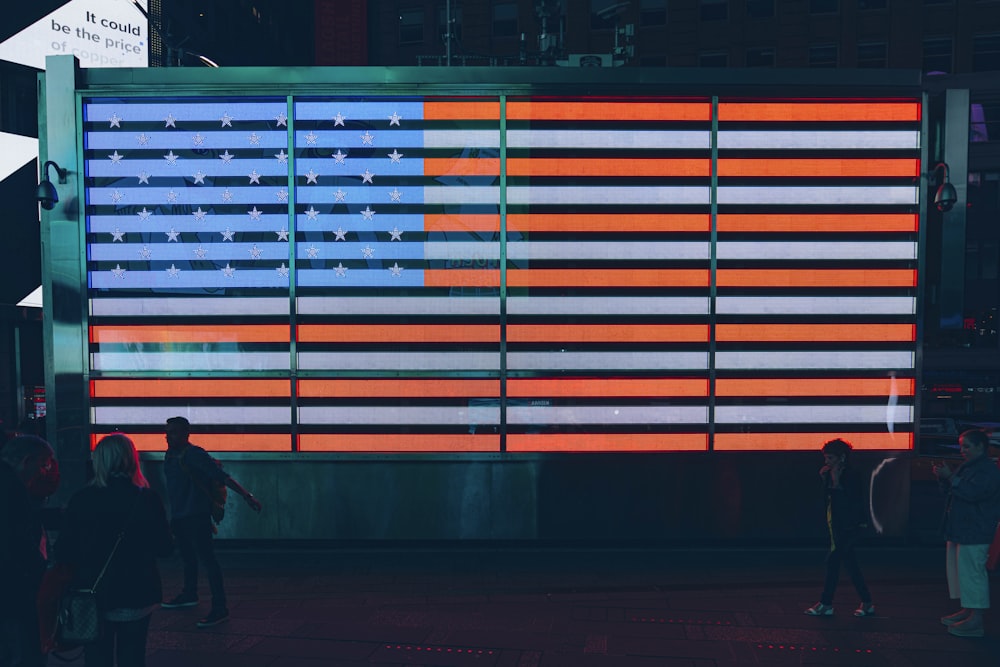 Foto mit flachem Fokus der Flagge der Vereinigten Staaten von Amerika Neonlicht