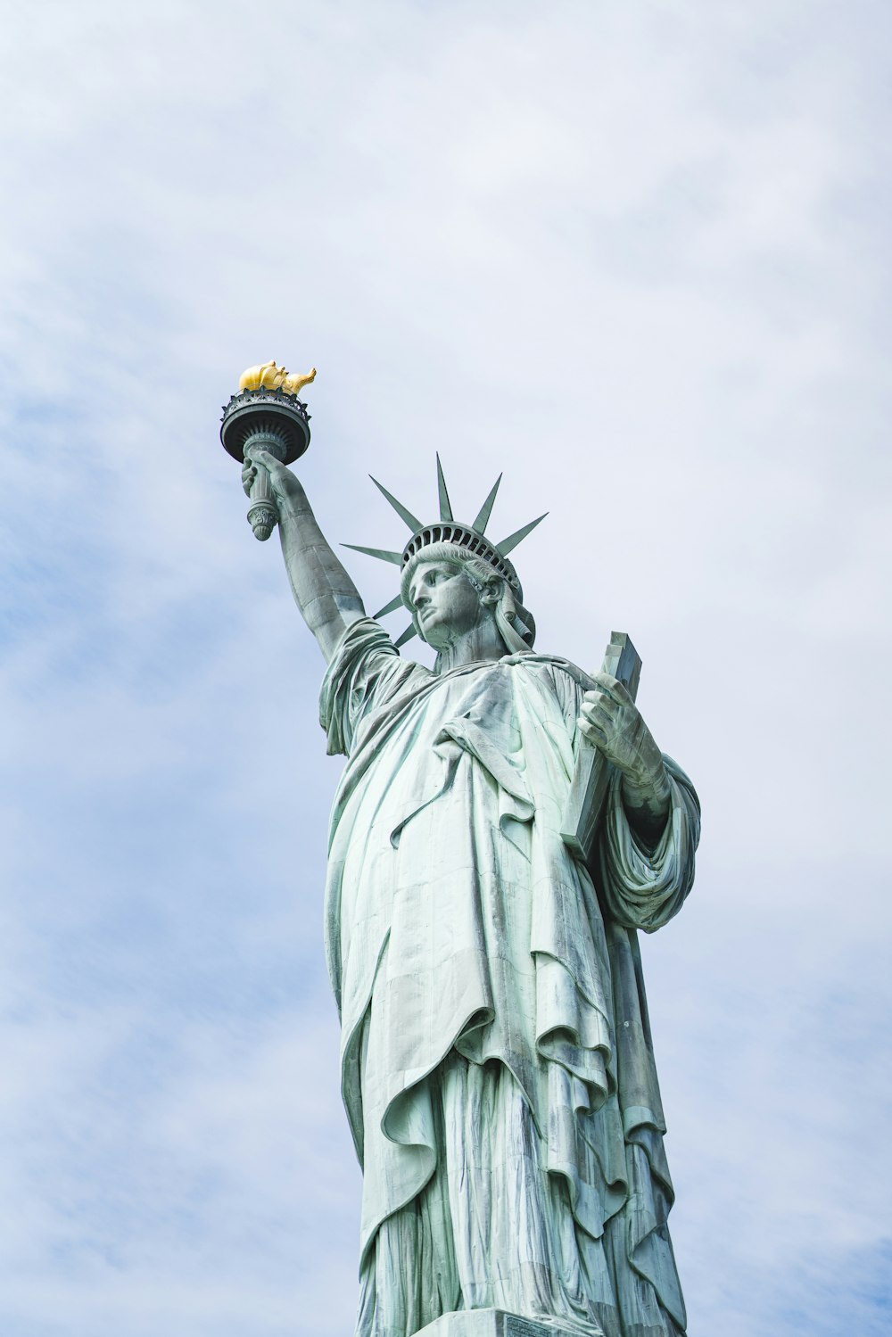 foto de enfoque superficial de la estatua de la libertad