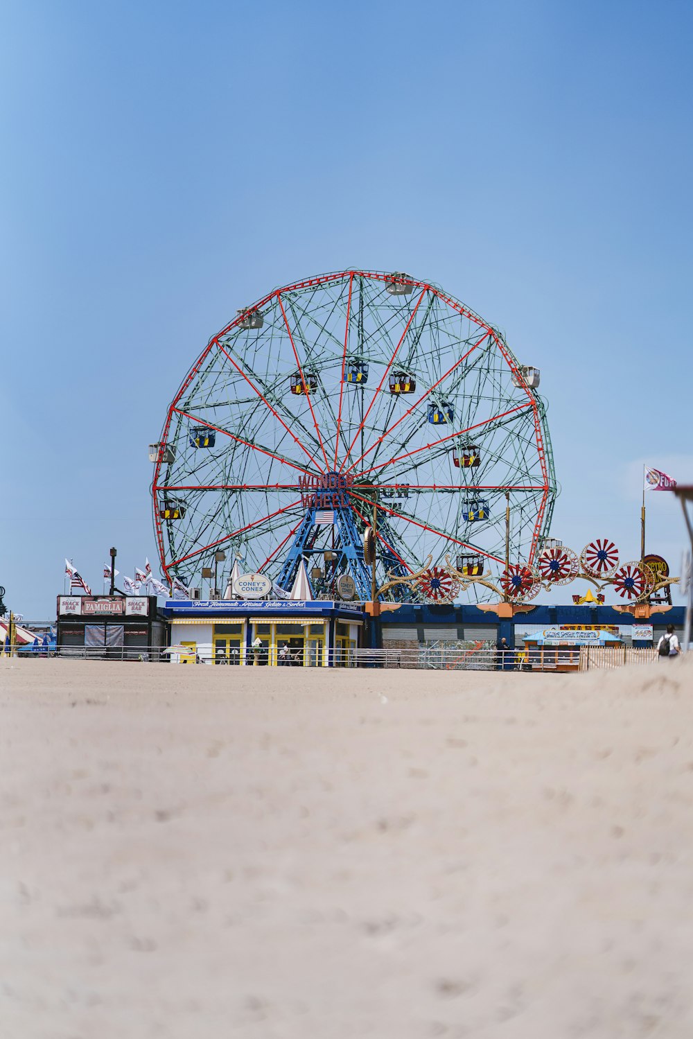 red and green ferris wheel