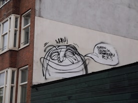 Photo 1576613684445 F97f921837be?q=85&w=275&h=400&fit=crop