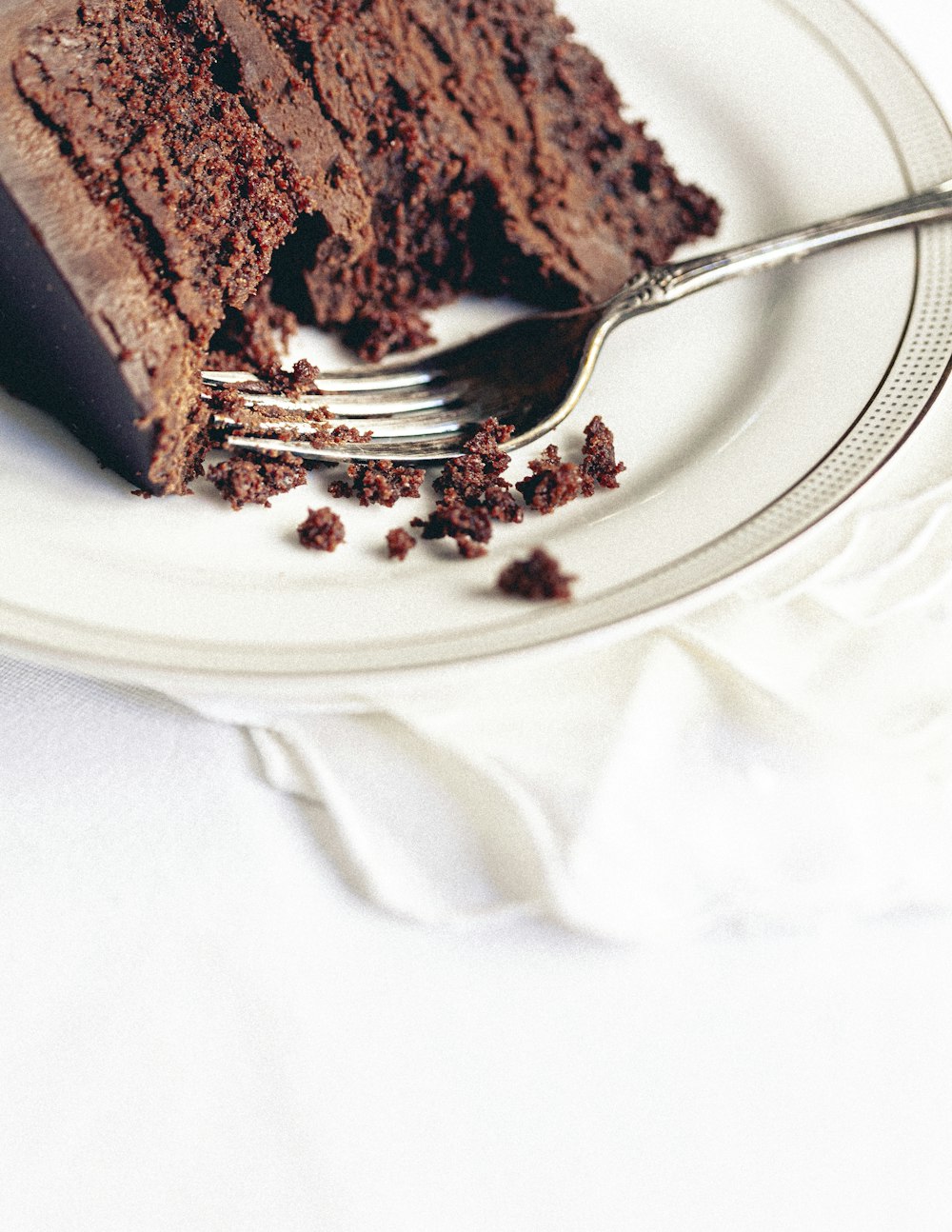 Schokoladenkuchen auf dem Teller