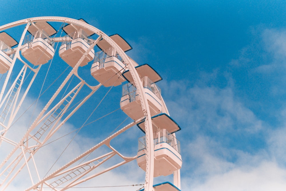 shallow focus photo of white Ferris wheel