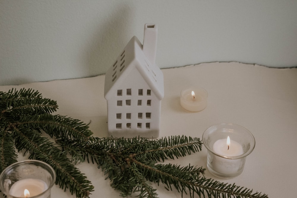 white house scale model near candles photo – Free Brown Image on Unsplash