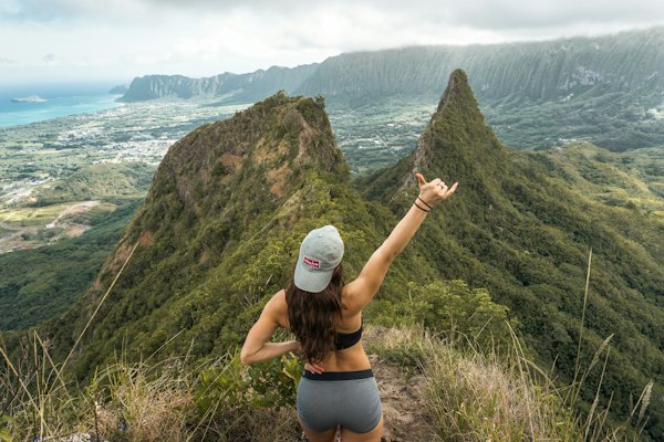 Woman standing mountain — Oahu, United States