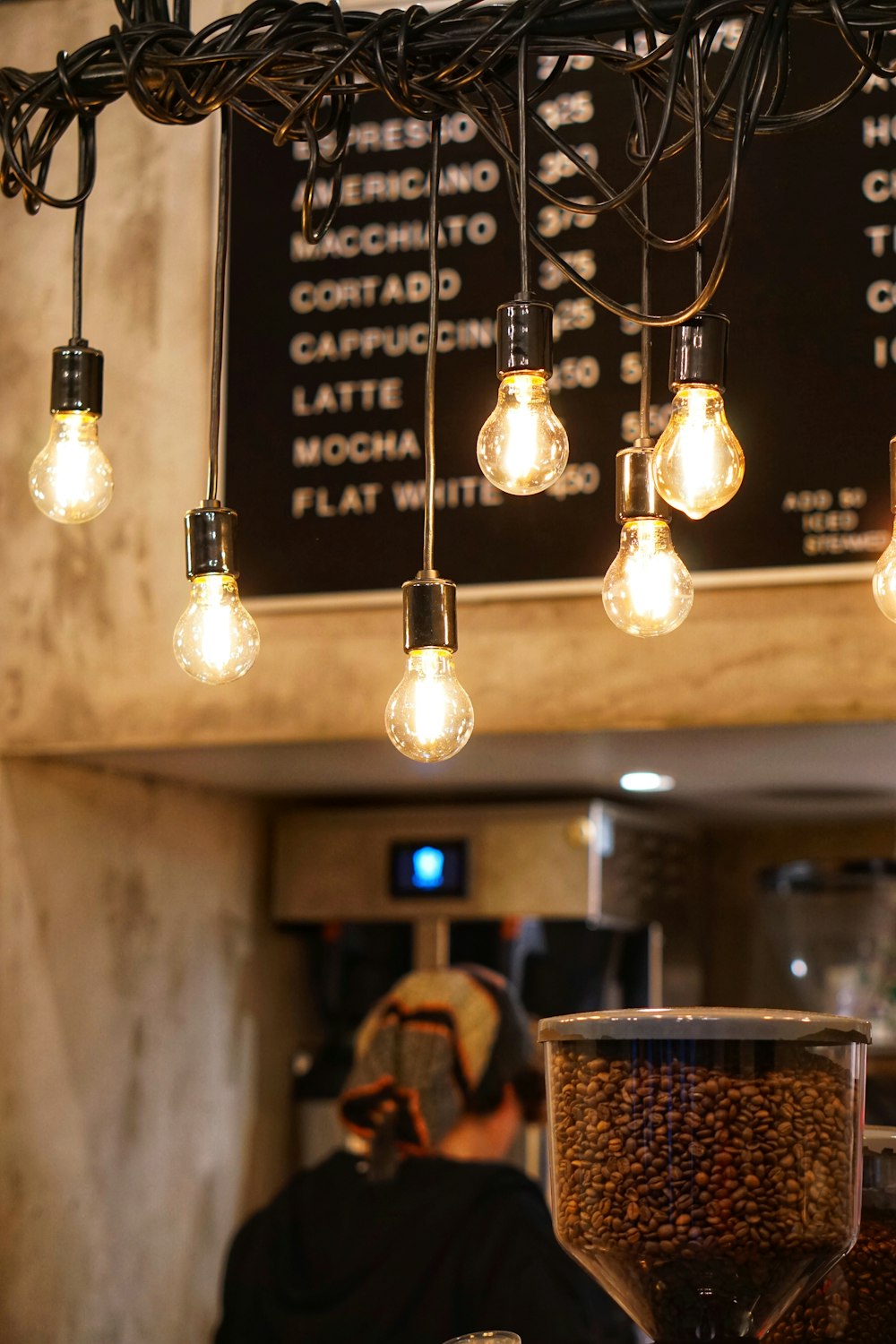 a bunch of light bulbs hanging from a ceiling