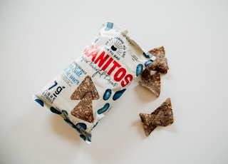 7 g white and blue Sanitos pack