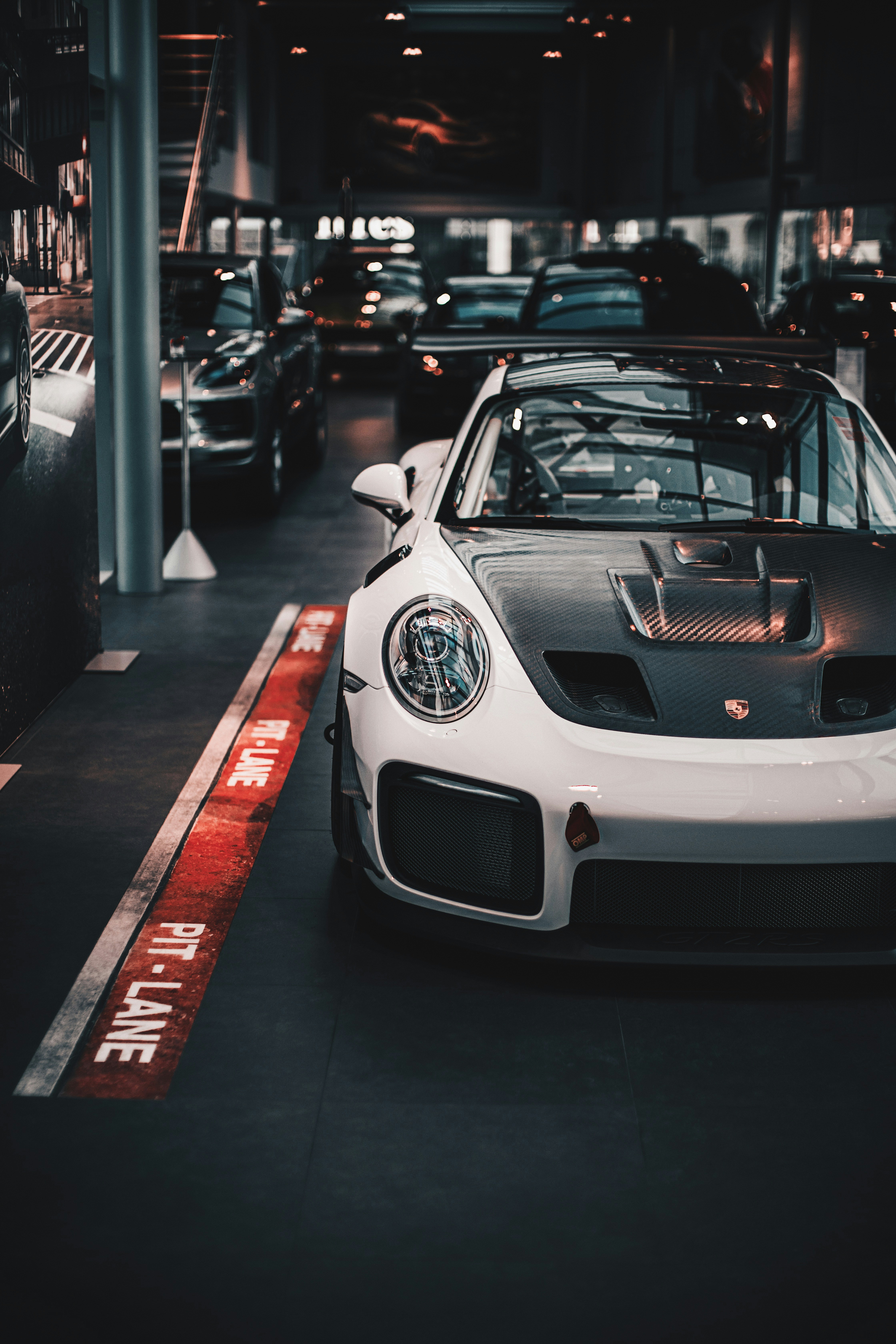 Photo by lorenzohamers