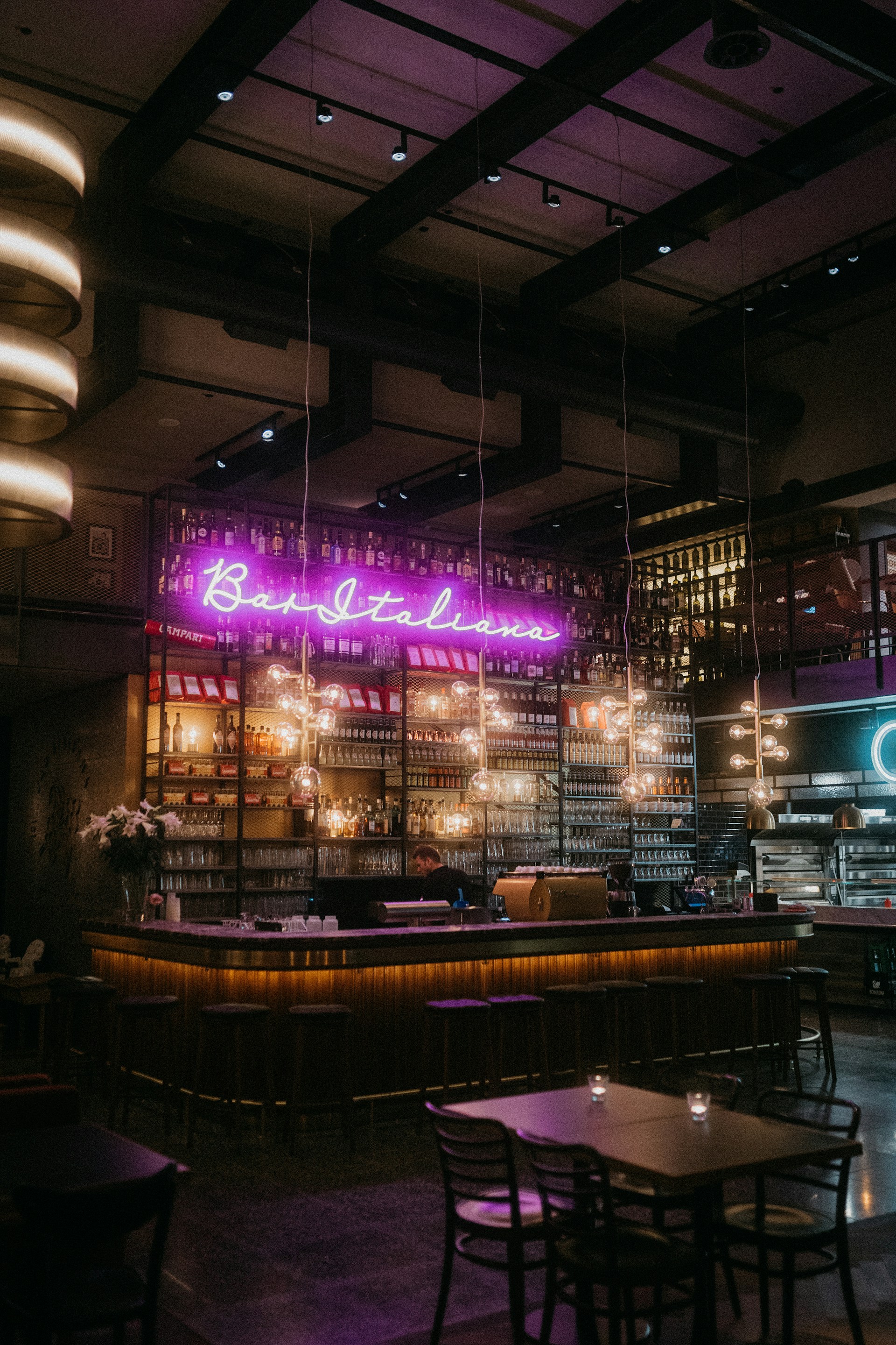 gray computer monitor