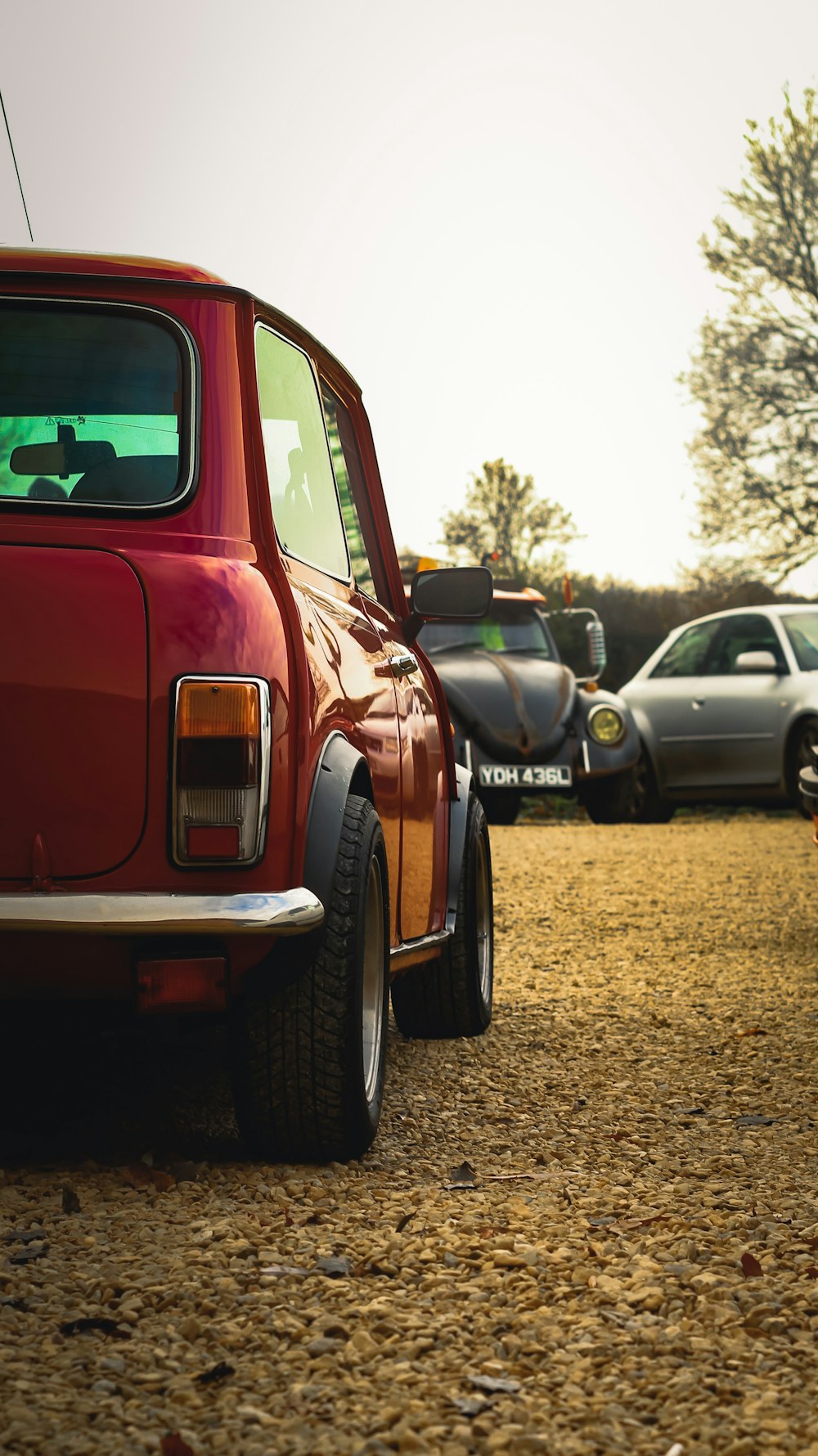 veículos estacionados na calçada