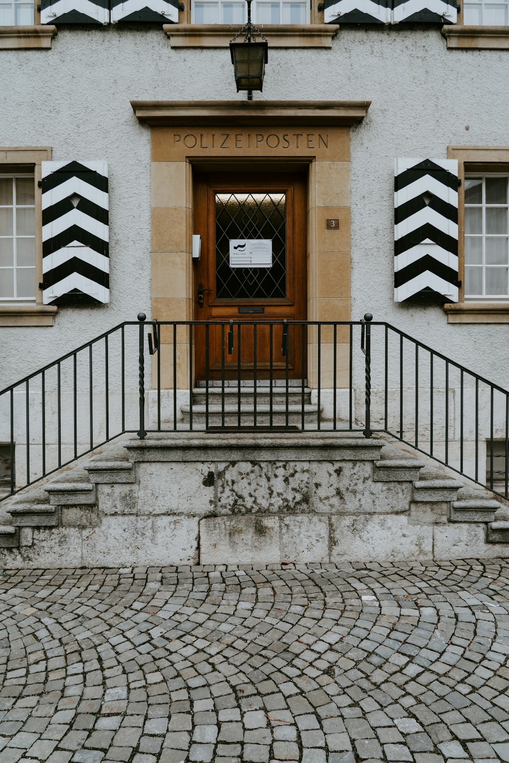 Polizeposten building with door closed