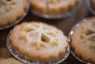 selective focus photo of cookies mince pie google meet background