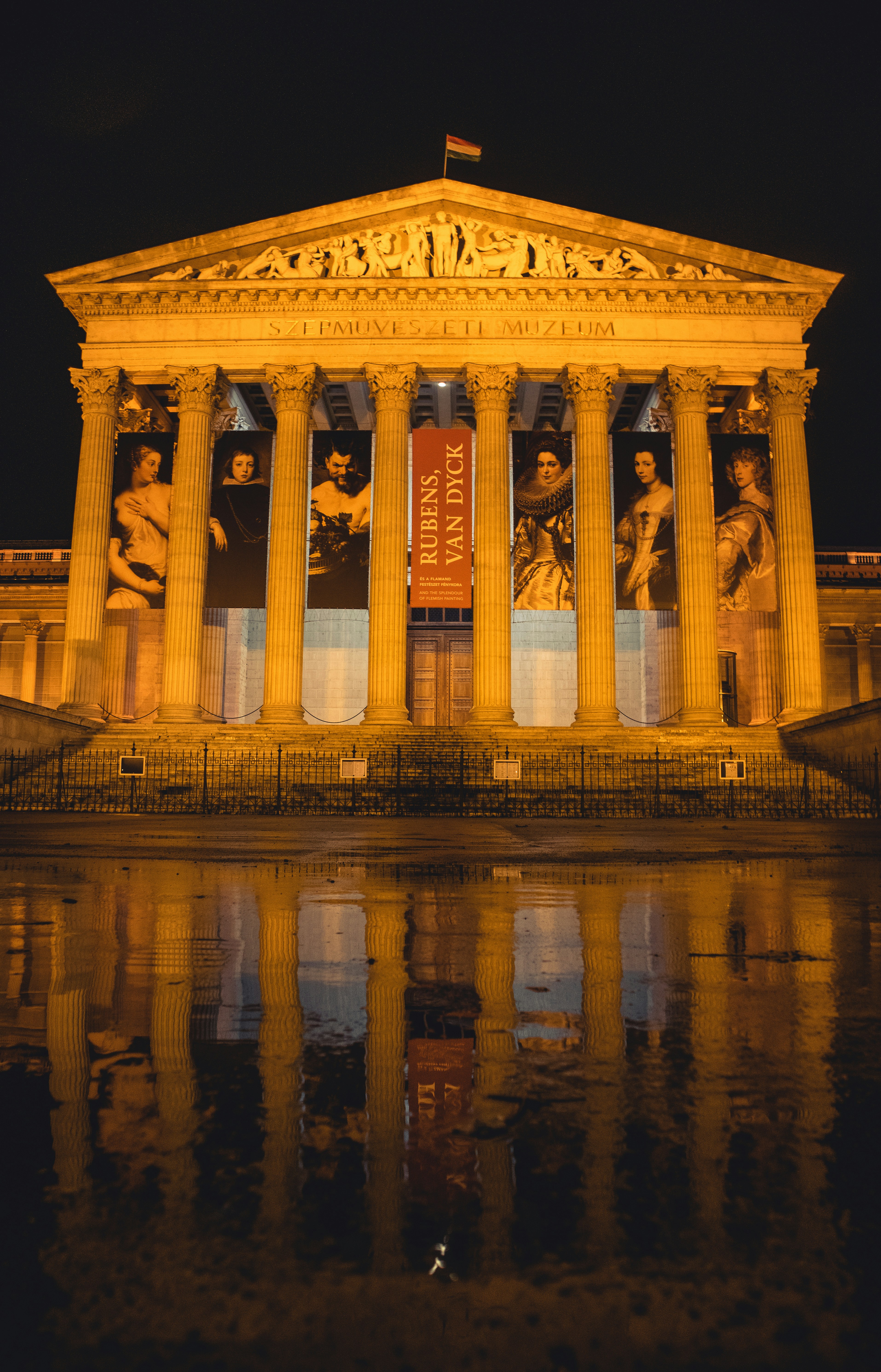 Pilar de concreto marrom