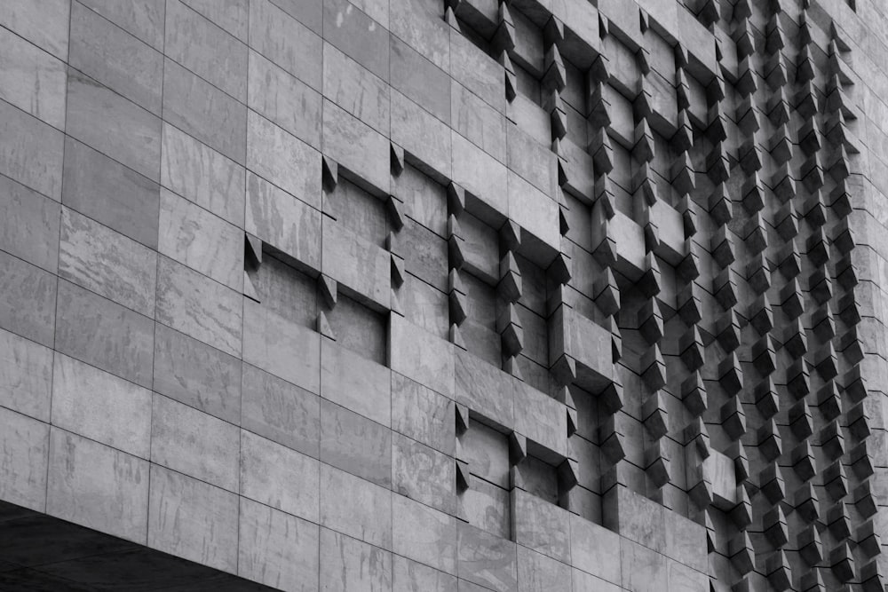 a black and white photo of a building