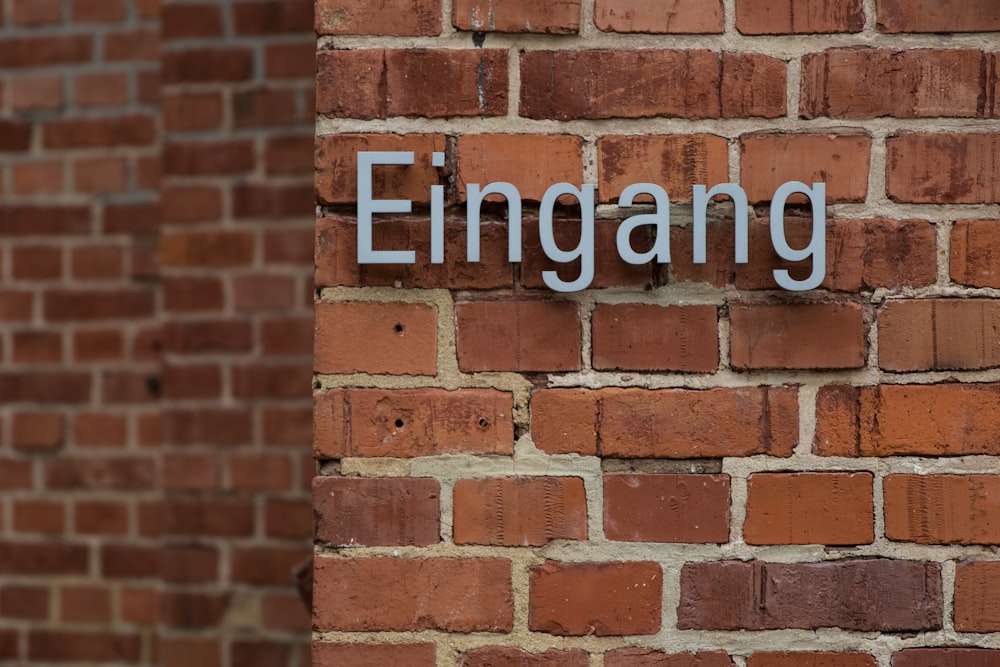 shallow focus photo of Eingang sigange