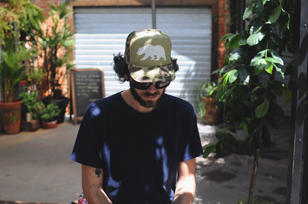 man wearing blue crew-neck T-shirt